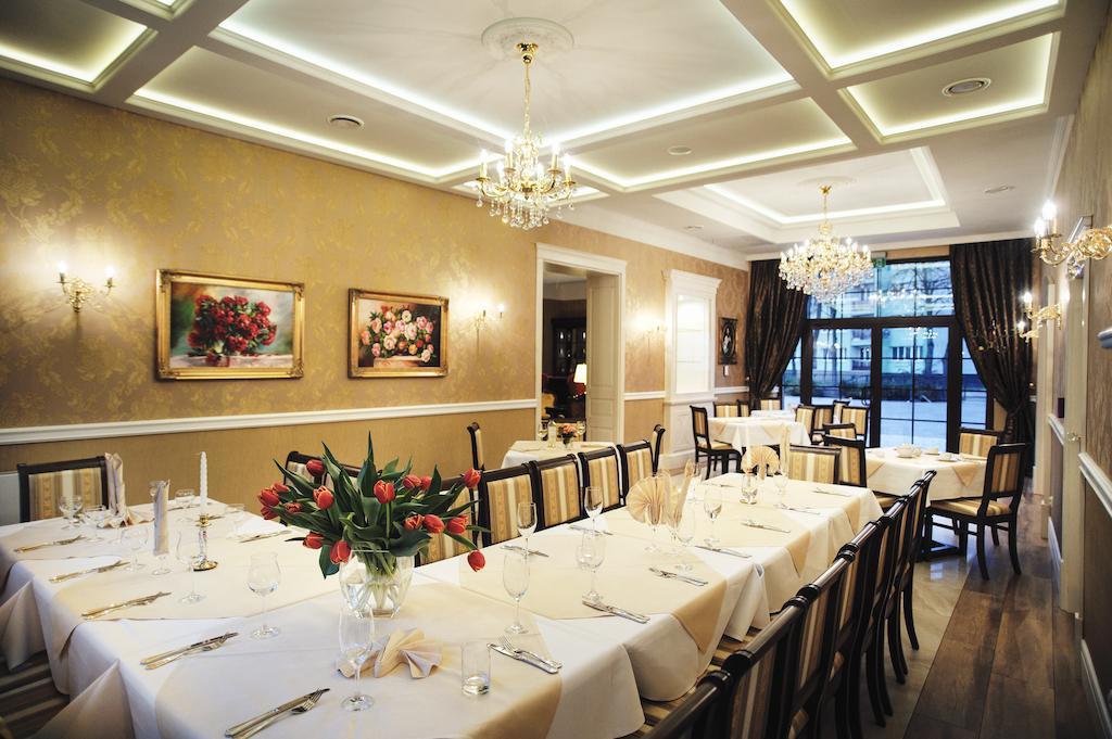 Hotel Kopernik Цехоцинек Экстерьер фото