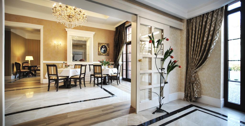 Hotel Kopernik Цехоцинек Экстерьер фото